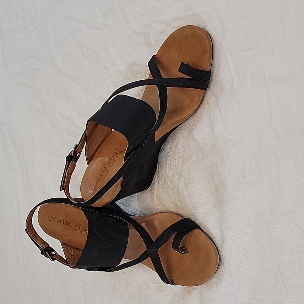 Gentle Souls by Kenneth Cole Size 10 Black Leather Wedge Sandals NIB